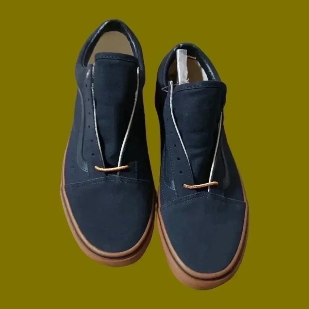 Vans old skool sky captain boo gumsole size 12 navy & brown color